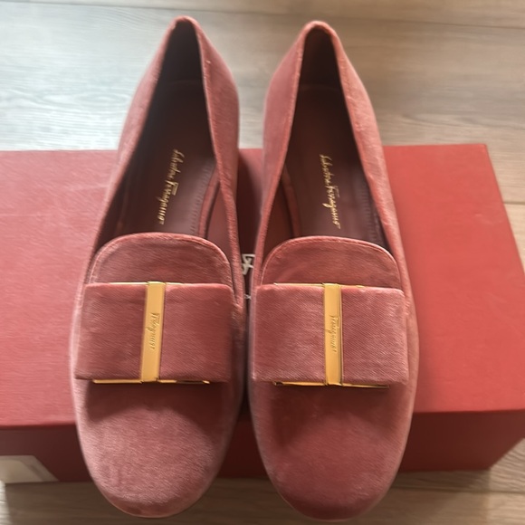 Ferragamo Flats -NEW - Picture 4 of 7